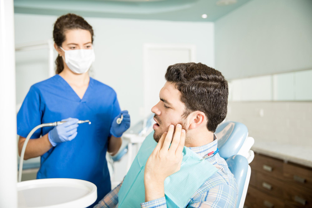 Patient consulting a dentist for wisdom tooth pain treatment in Chandigarh.
